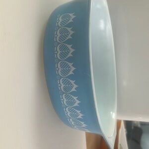 PYREX VINTAGE BLUE TULIP NO LID